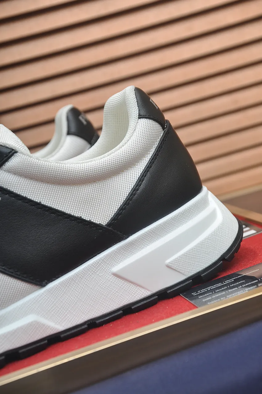 Men's shoes 💰580💶 [PRADA] Top original items, new seasonal styles, high-quality original items, top-grade high-mercerized cowhide combined with original breathable fabric + imported glue, imported stretch fabric inside with original cowhide feet, original thick outsole! Quality guaranteed! Code 38-45 (45 customized)